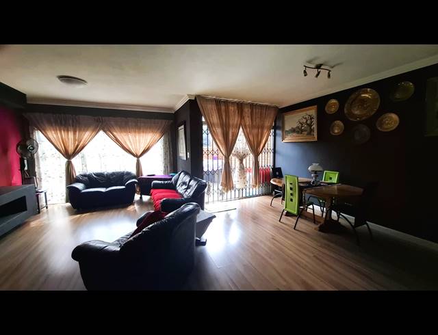 3 BEDROOM TOWNHOUSE FOR SALE IN FLORA GARDENS